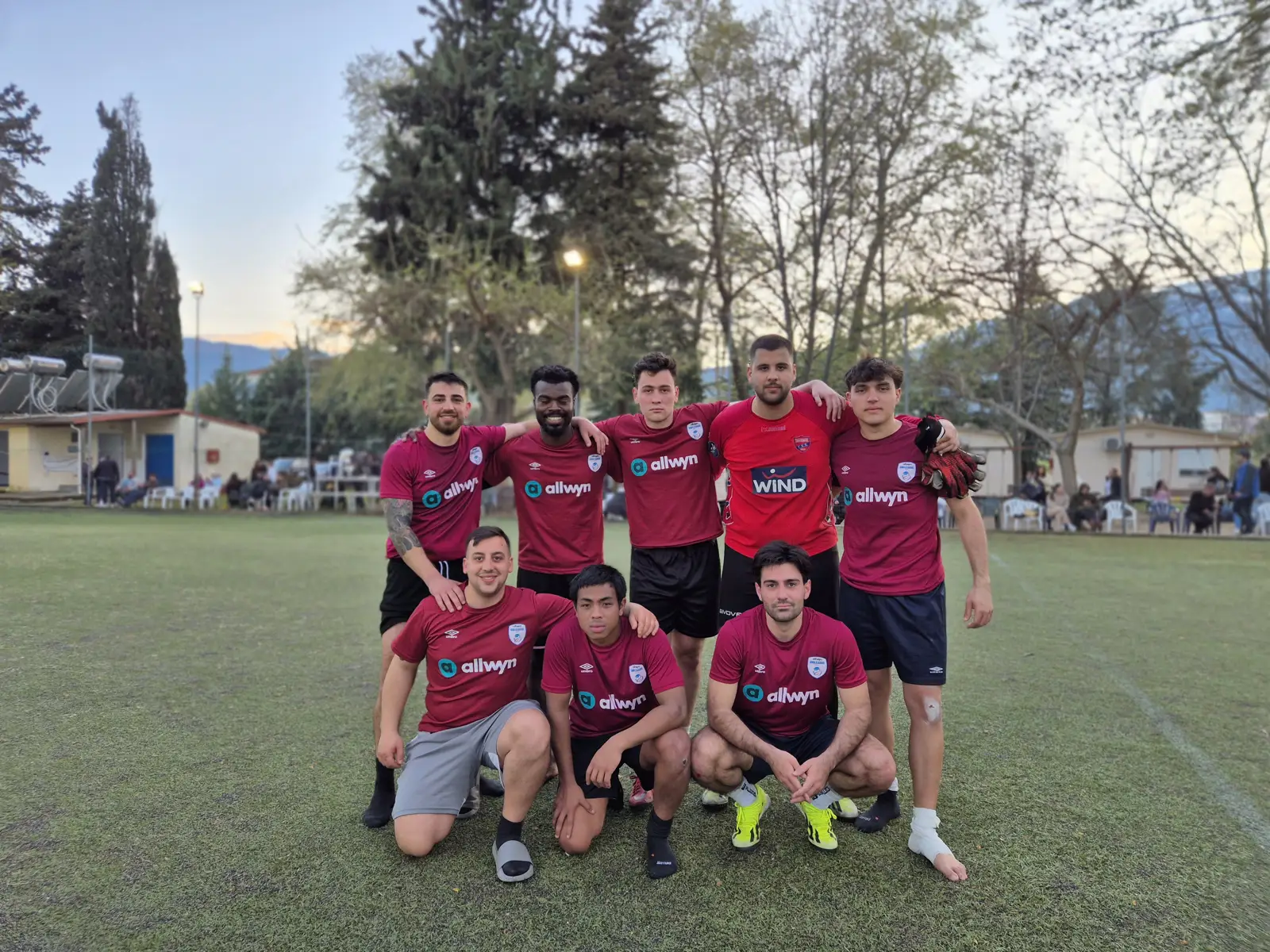 Η ανδρική ομάδα ποδοσφαίρου των Raptdogs σε γήπεδο 5x5